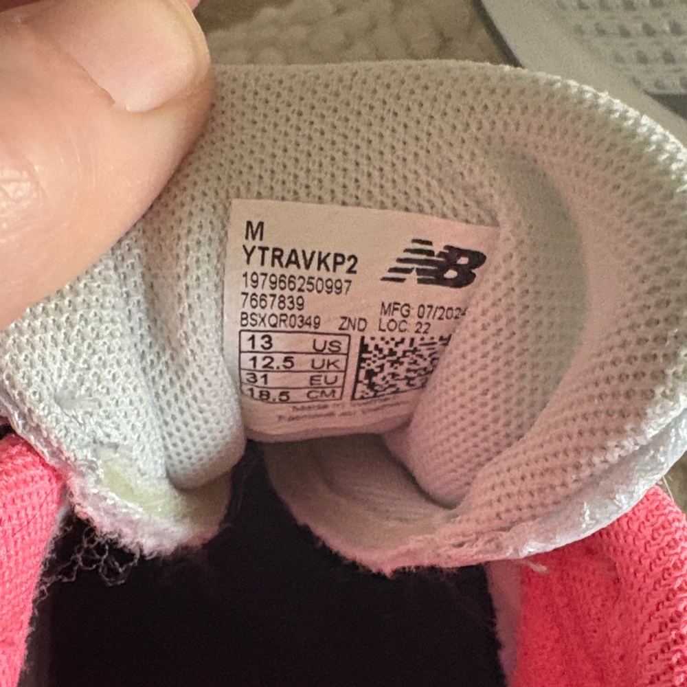 New Balance White Mesh Sneakers with Pink Lining and Aqua Splatter - Picture 4 of 6